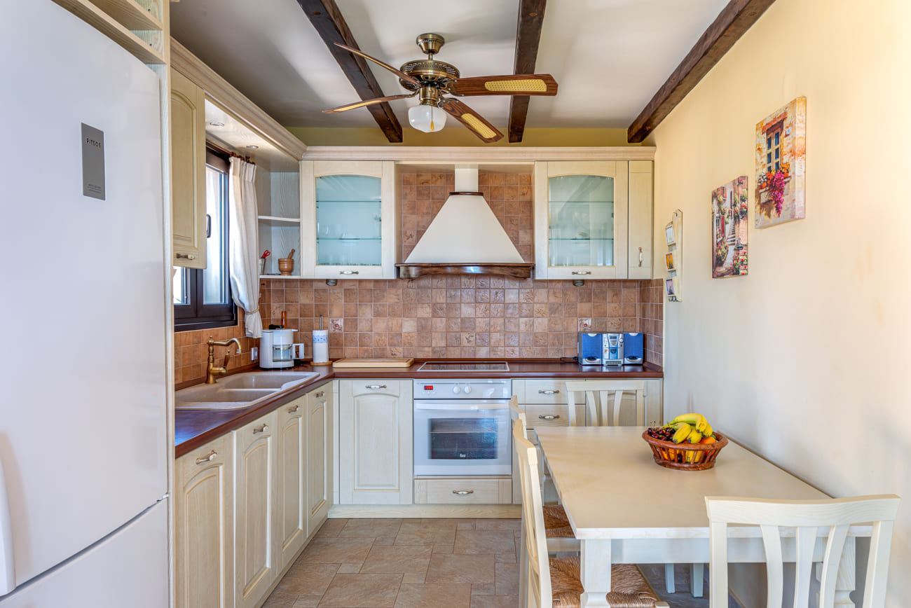 Kitchen image from Villa Harmony in Lourdata, Kefalonia