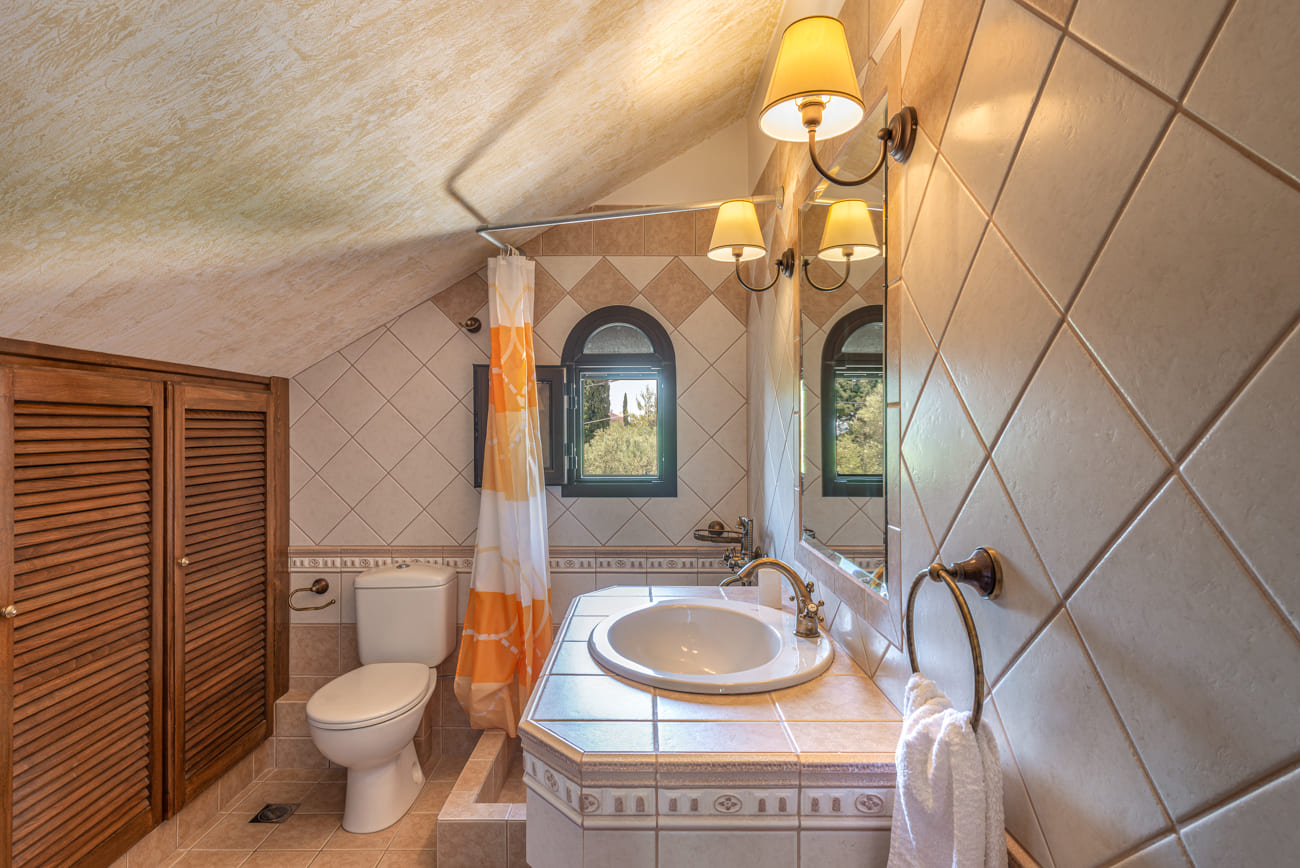Bathroom of Villa Harmony in Lourdata, Kefalonia