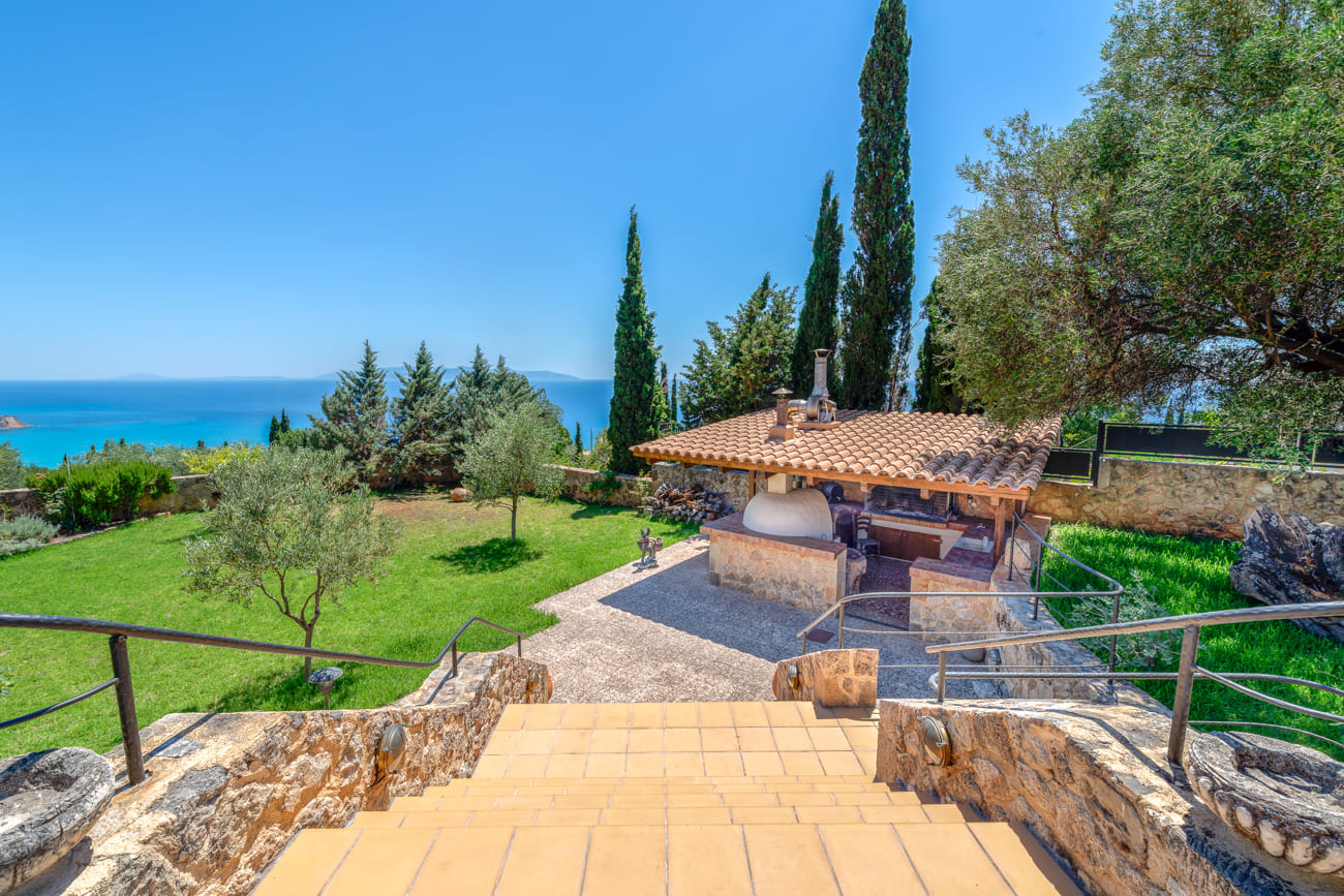 BBQ area of Villa Harmony in Lourdata, Kefalonia