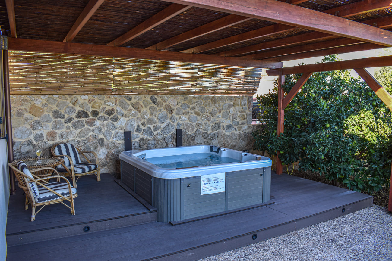 Jacuzzi image of Villa Harmony in Lourdata, Kefalonia
