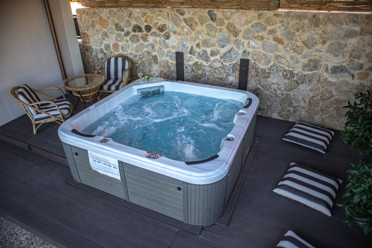 Jacuzzi image of Villa Harmony in Lourdata, Kefalonia