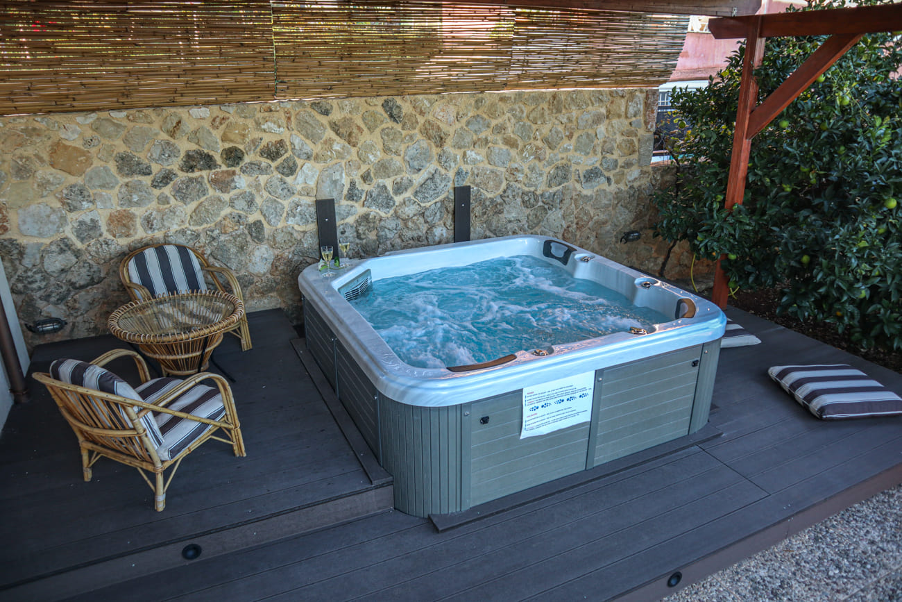 Jacuzzi image of Villa Harmony in Lourdata, Kefalonia