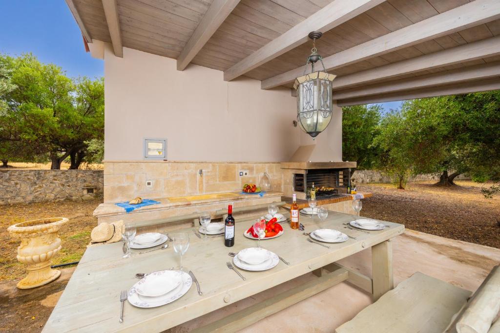 BBQ area of Pomegranate Tree Villa at Katelios, Kefalonia