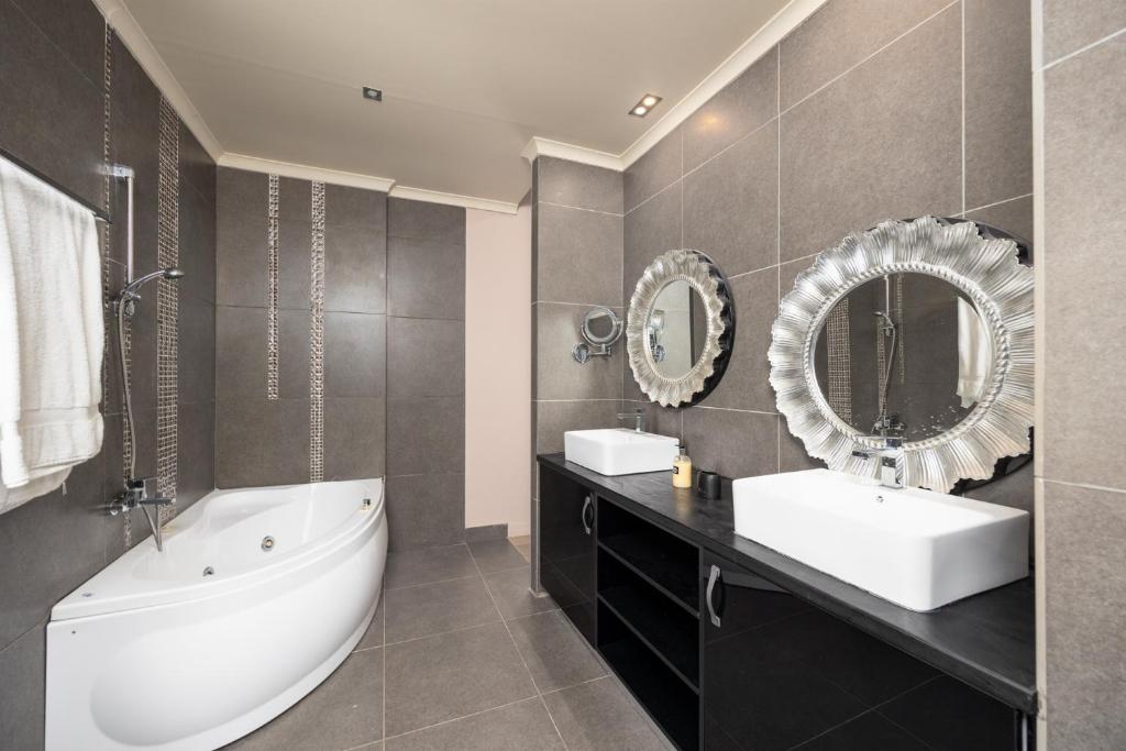 Bathroom of Pomegranate Tree Villa at Katelios, Kefalonia