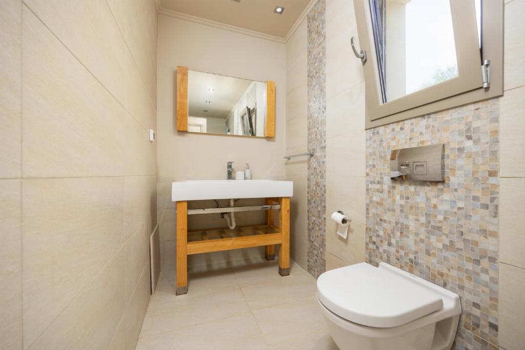 Bathroom of Pomegranate Tree Villa at Katelios, Kefalonia