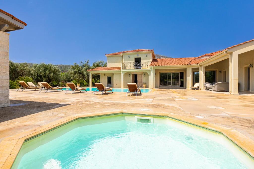 Jacuzzi of Pomegranate Tree Villa at Katelios, Kefalonia